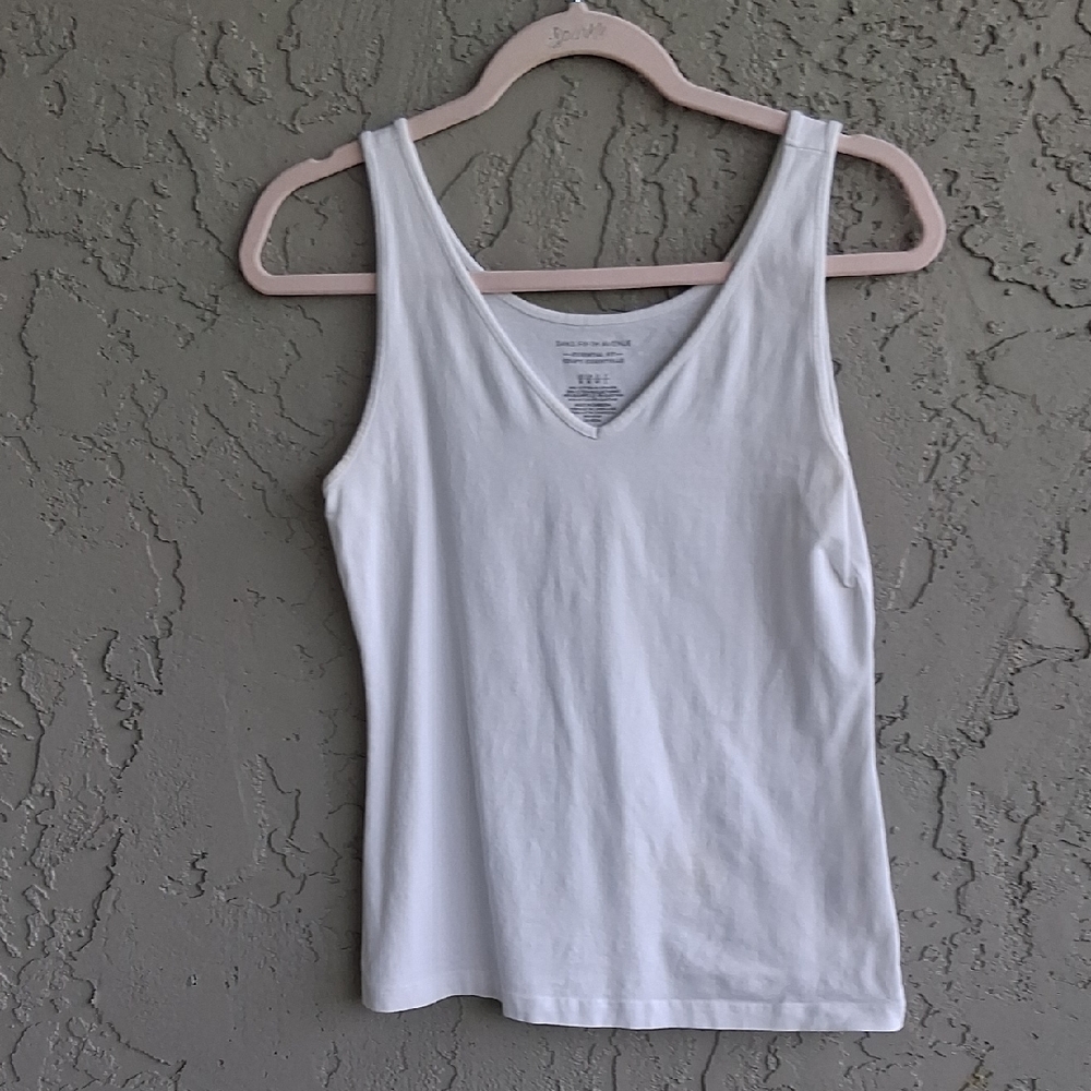 Saks Fifth Avenue White Fitted Sleeveless Tank